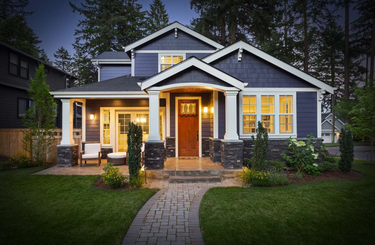 Front of a house at night from the perspective of someone with Usher syndrome. First of five stages.